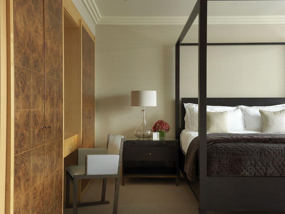 The Westbury Hotel Dublin Ngoại thất bức ảnh A bedroom at The Connaught